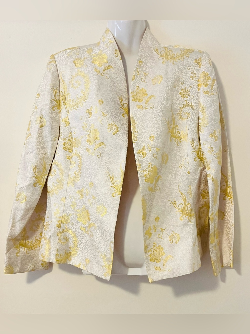 Flores & Flores Women’s Gold & White Floral Brocade Scroll Open Front Blazer 14